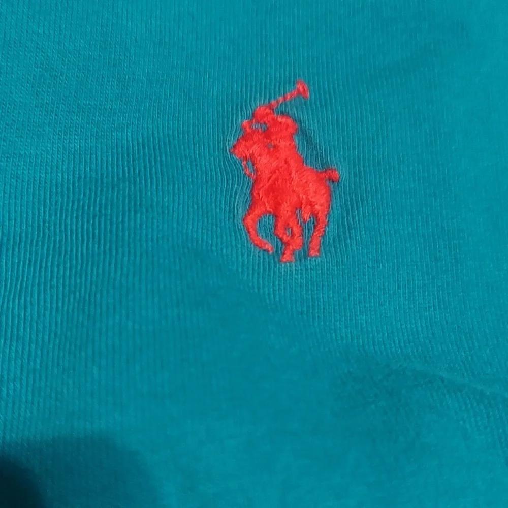 Exciting color way by polo on this med. Tee. I've never seen this pink emblem - Picture 2 of 3